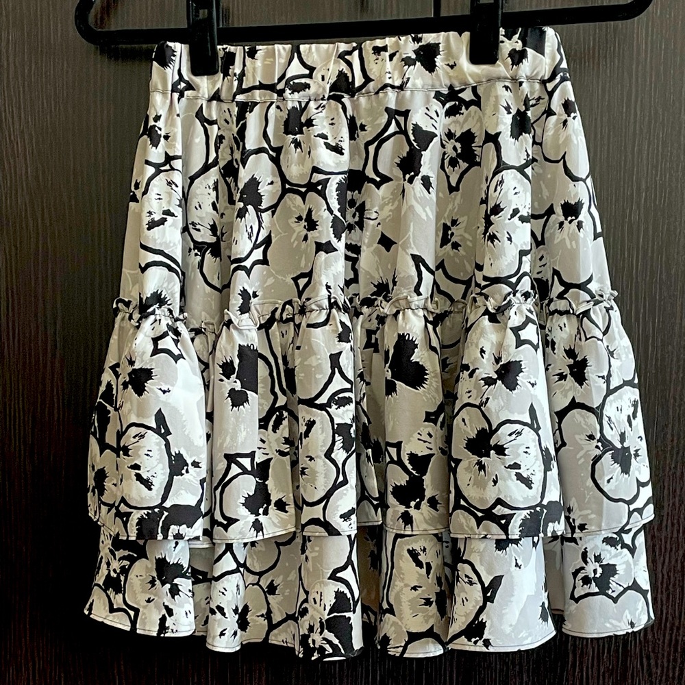 Joe Fresh - Silk Ruffled Floral Mini Skirt - Light Grey/Black/White Print